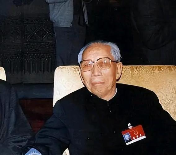 1991年，一个地主坐了39年牢，出狱后第一件事，就是托人给国家副主席王震写信：