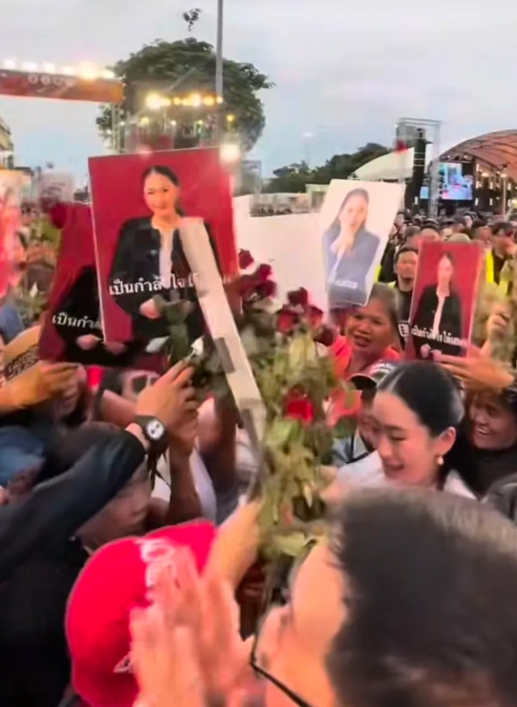 佩通坦还是很受泰国民众支持的，记得上次那通话录音被曝光，但是游行的人也只不过寥寥