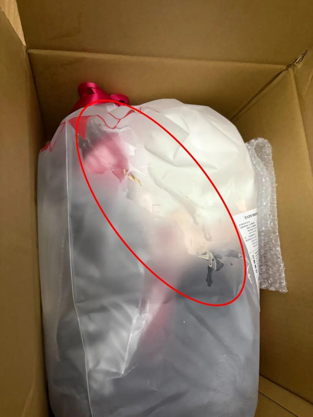 太膈应人了！浙江一女子网购人形玩偶，满心期待拆开包装，结果一开箱就发现不对劲，玩