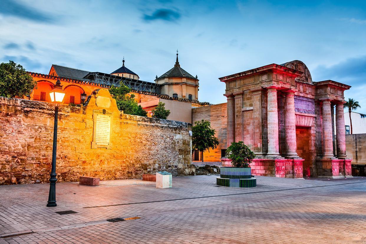 有个地方极度排斥华人，为何当地华人还坚持留下来？当地华人占比并不高找个地方就