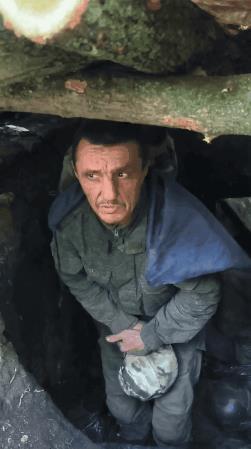 这是个一直无法理解的问题，最近乌克兰武装部队在清理阵地的时候，又俘虏了不少俄军士