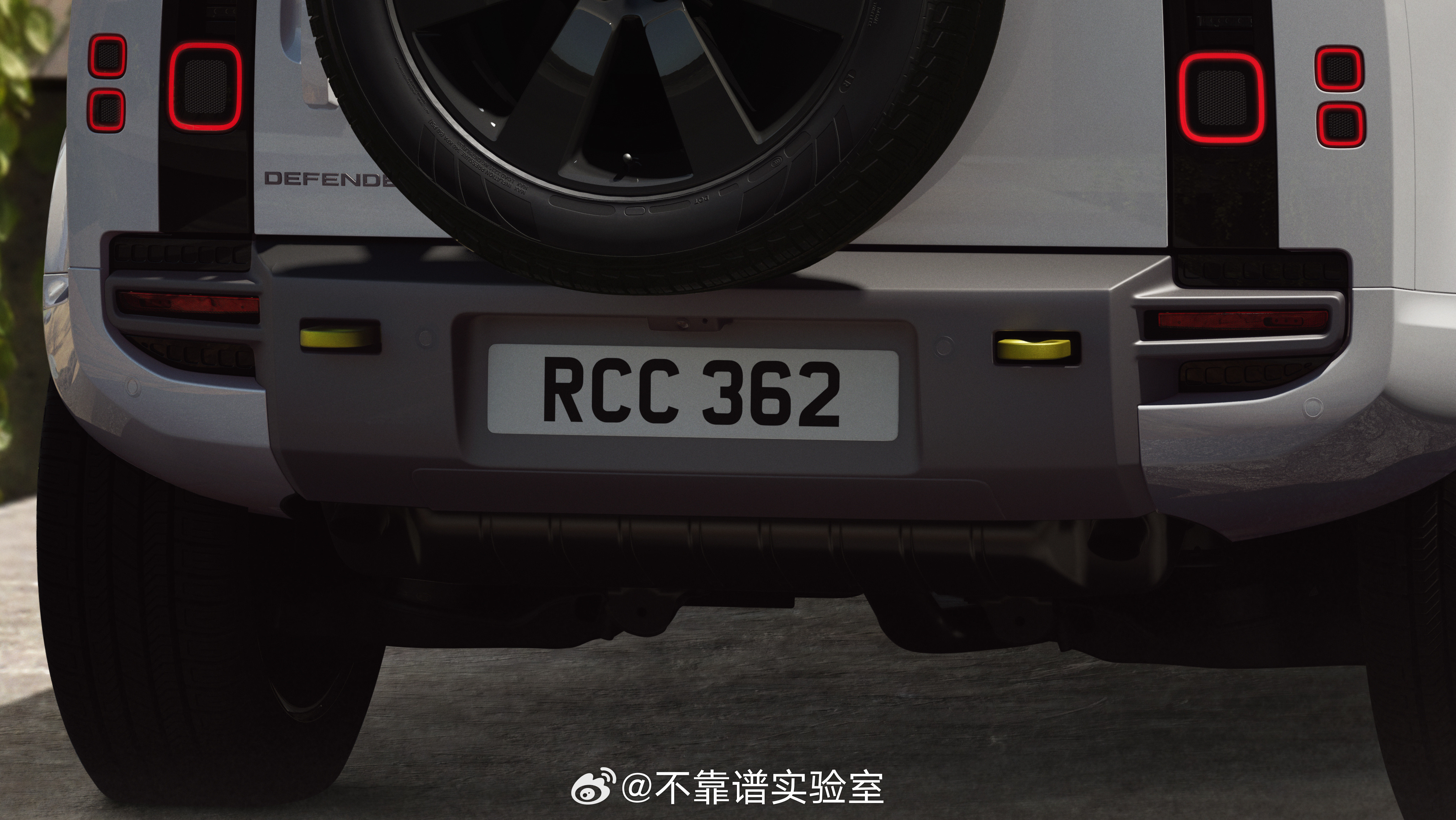 路虎刚刚更新了2027年款的卫士产品线，其中包含了若干动力上的调整，以及一个全新