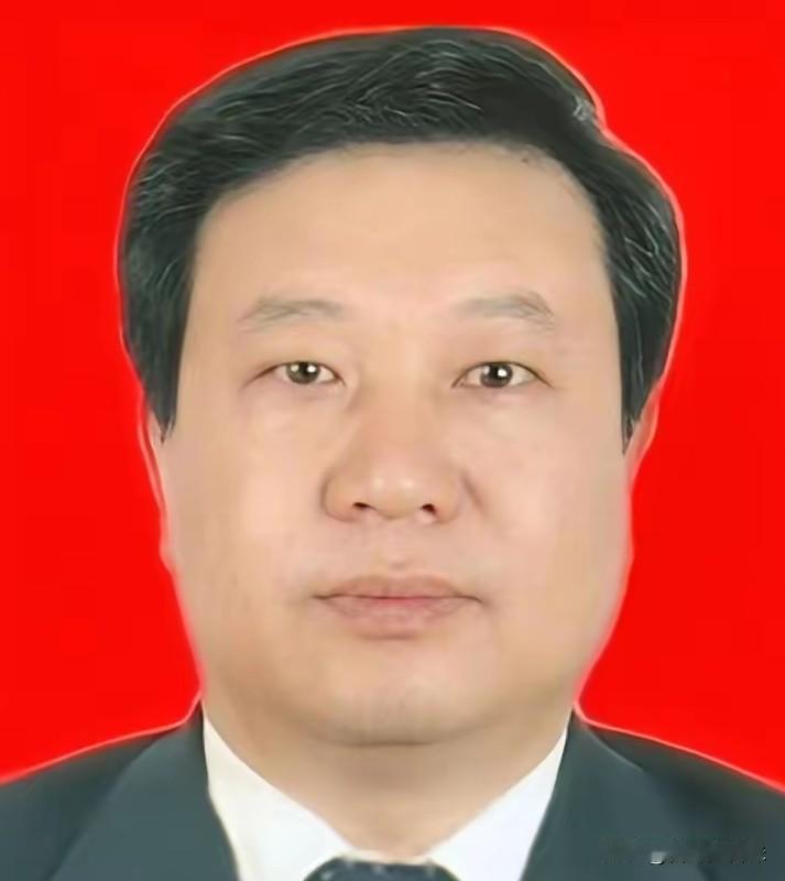 一个没有一线临床行医经历的人，坐上了全省最强医院的一把手。郑大一附院原党委书