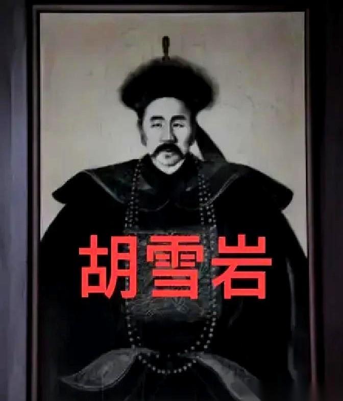 首富一夜破产，兜里就剩二两碎银，转手全给了街角的乞丐。对面坐着当朝宰相李鸿章，