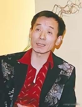 查了一下常佩业的家庭背景，不是查他爹妈兄弟，是查他这辈子在相声行里的来历。