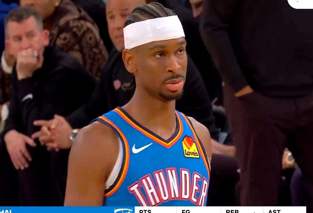 亚历山大一脚踹碎了乔丹科比连摸都摸不到的远古天花板。麦迪逊广场花园两万名纽