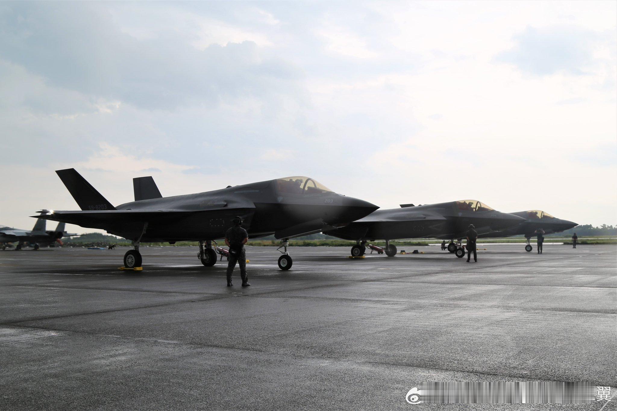 8月7日三架日本空自F-35B战机抵达新田原基地​​​