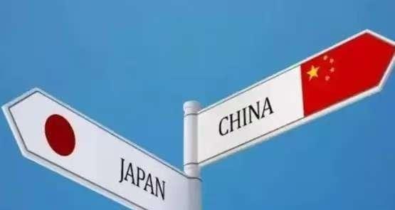 一位新加坡网友表示，日本之所以敢屡屡挑衅中国，丝毫不惧怕中国，并非仅仅是美国