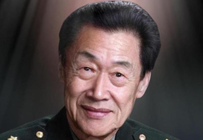 2003年，钱学森得知“神舟五号”发射成功后，第一时间想到的不是杨利伟，而是问了
