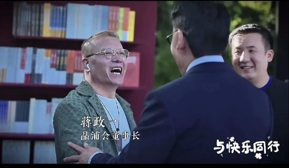 有人评李国庆婚宴的客人说：都是过气大佬，产业都是昨日黄花[无奈吐舌][汗]。可是，