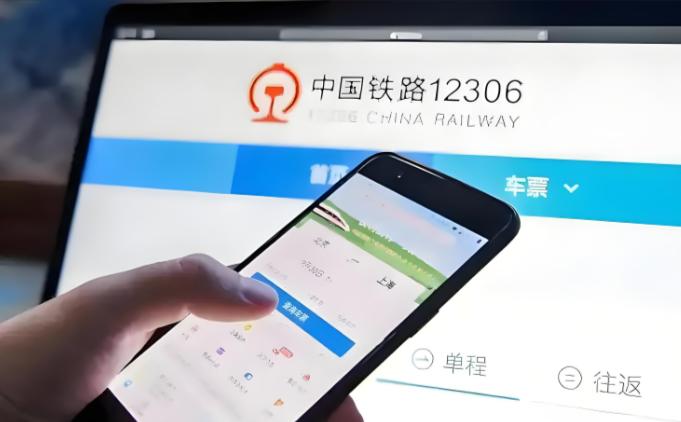 既然这样，为什么不一开始就封禁第三方抢票平台，要等到今天才掀桌子？原因很简单：1