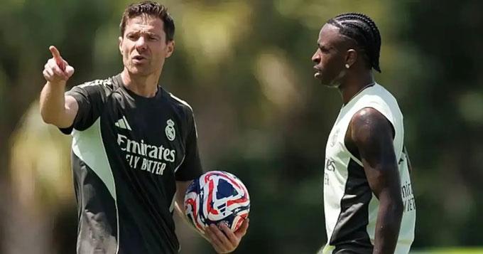 维尼修斯拒与皇马续约，导火索竟是主帅哈维·阿隆索？据多方消息证实，巴西球星维尼