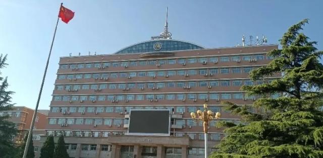 中国传媒大学，竟然砍掉了16个专业，今年已经停止招生。中传的王牌专业，漫画专业也