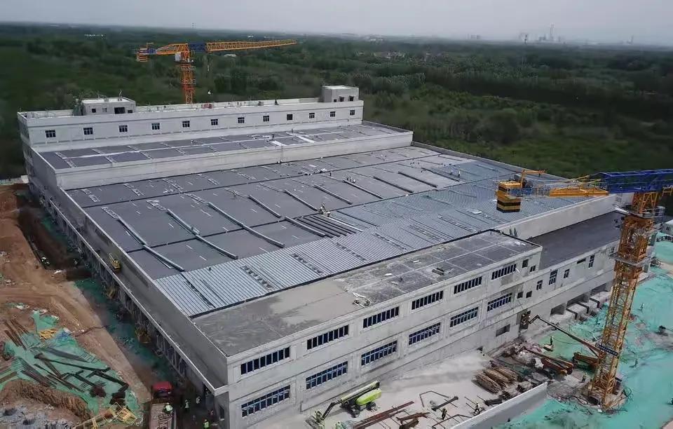 济南高新东区云巴综合停车场快完工了。这个综合停车场集停车、充电、检修、清洗于一体