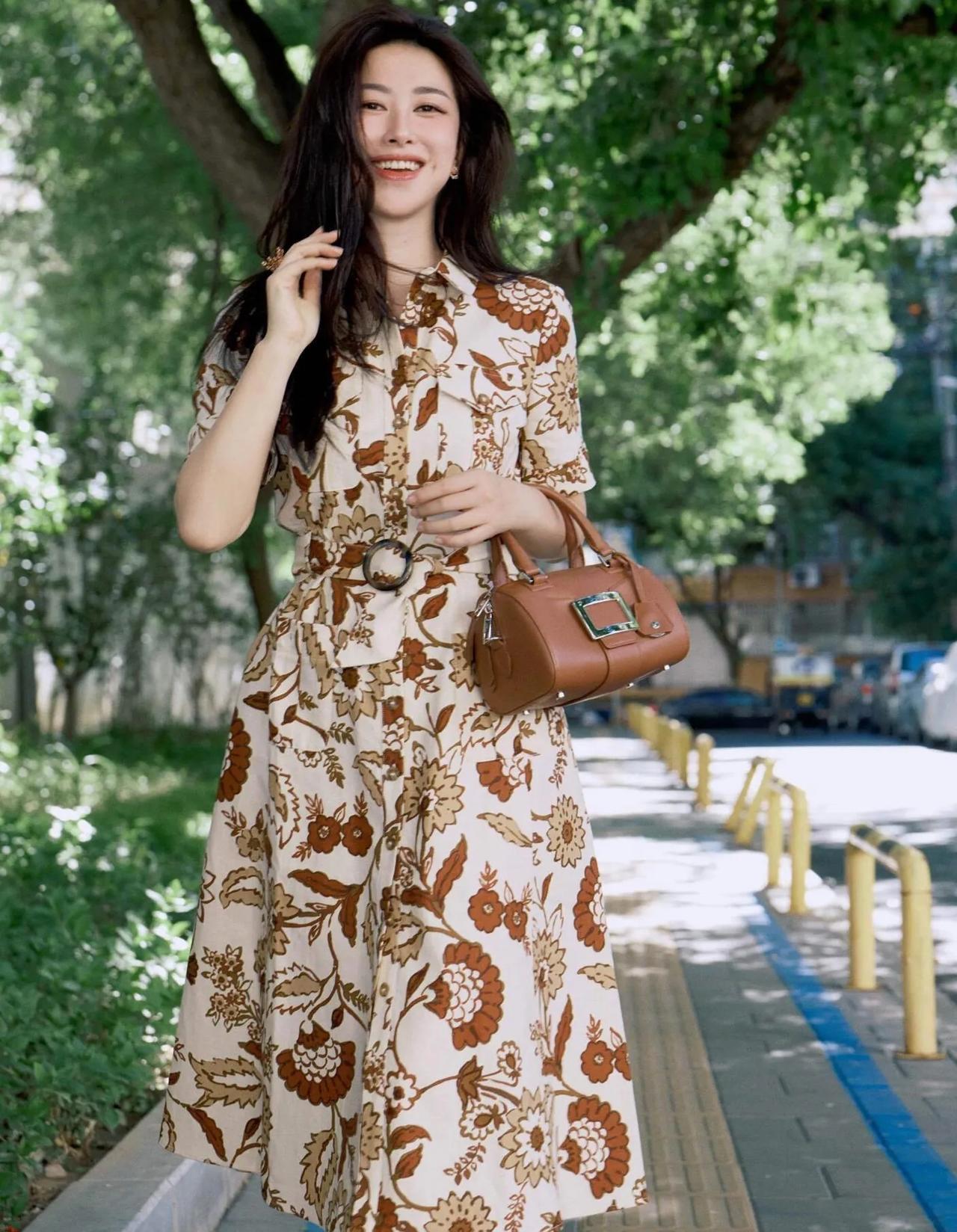 看朱珠这造型，突然就悟了！😮‍💨中年女人不想穿得太老气，又怕太夸张显突兀，