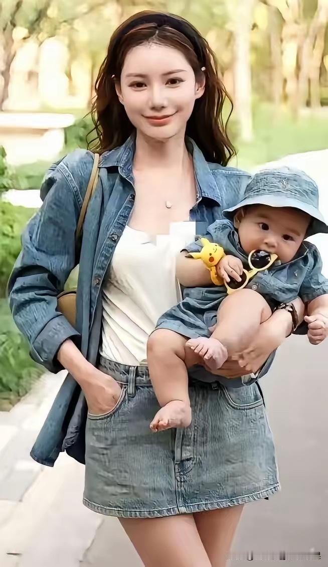 小梅真棒，人家努力直播，带货，有时间，带娃，带小菲的孩子们去买开学的东西。她知道