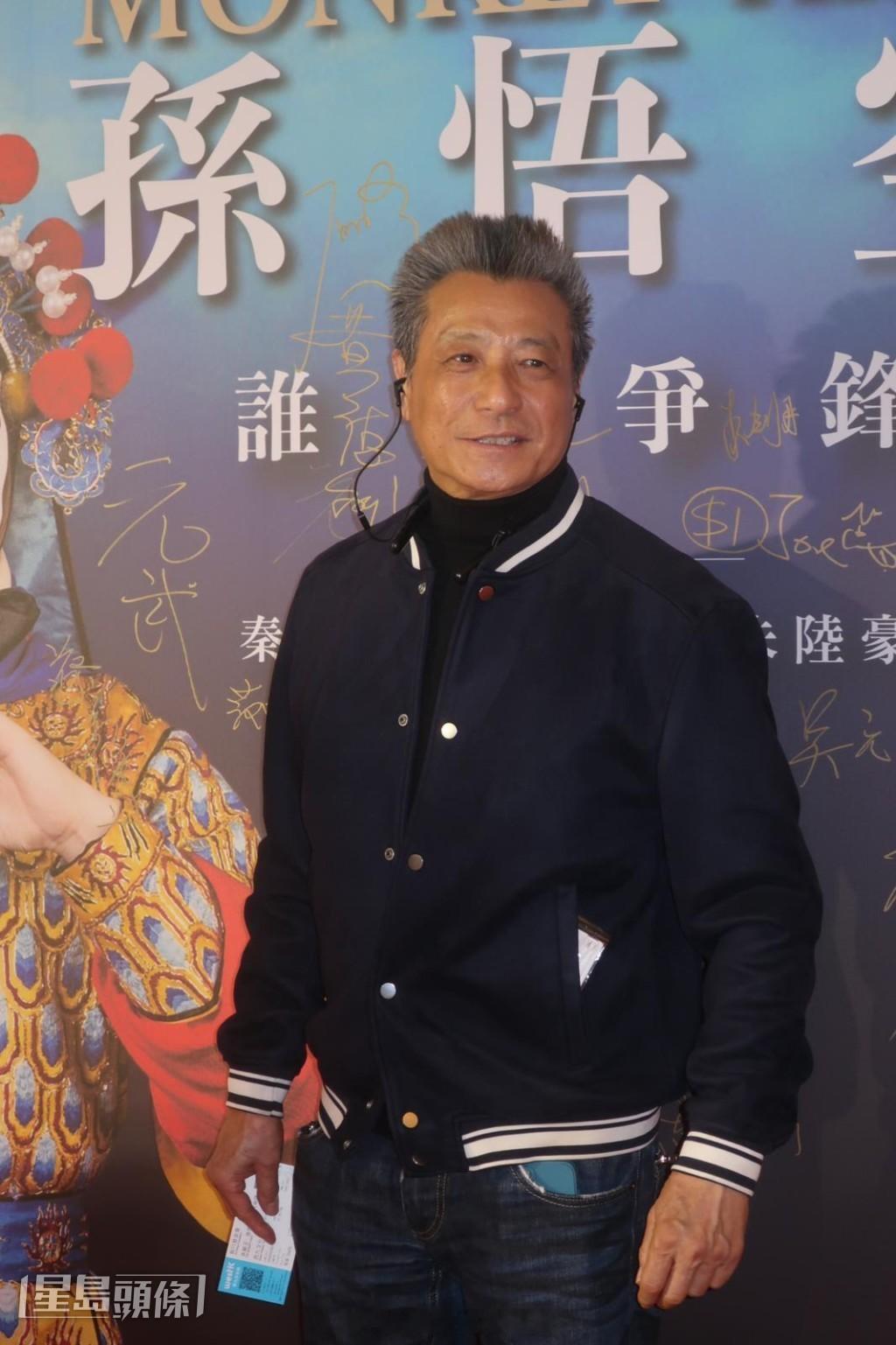 星岛：元秋透露梁小龙举行葬礼有送花牌悼念勾起拍《功夫》回忆黄德斌想挑战京剧拍