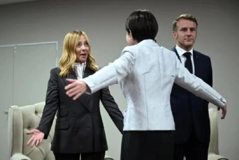 高市坐不住了，向盟友求援助，G7敷衍、五常都不支持！1月12日，香港《明报》