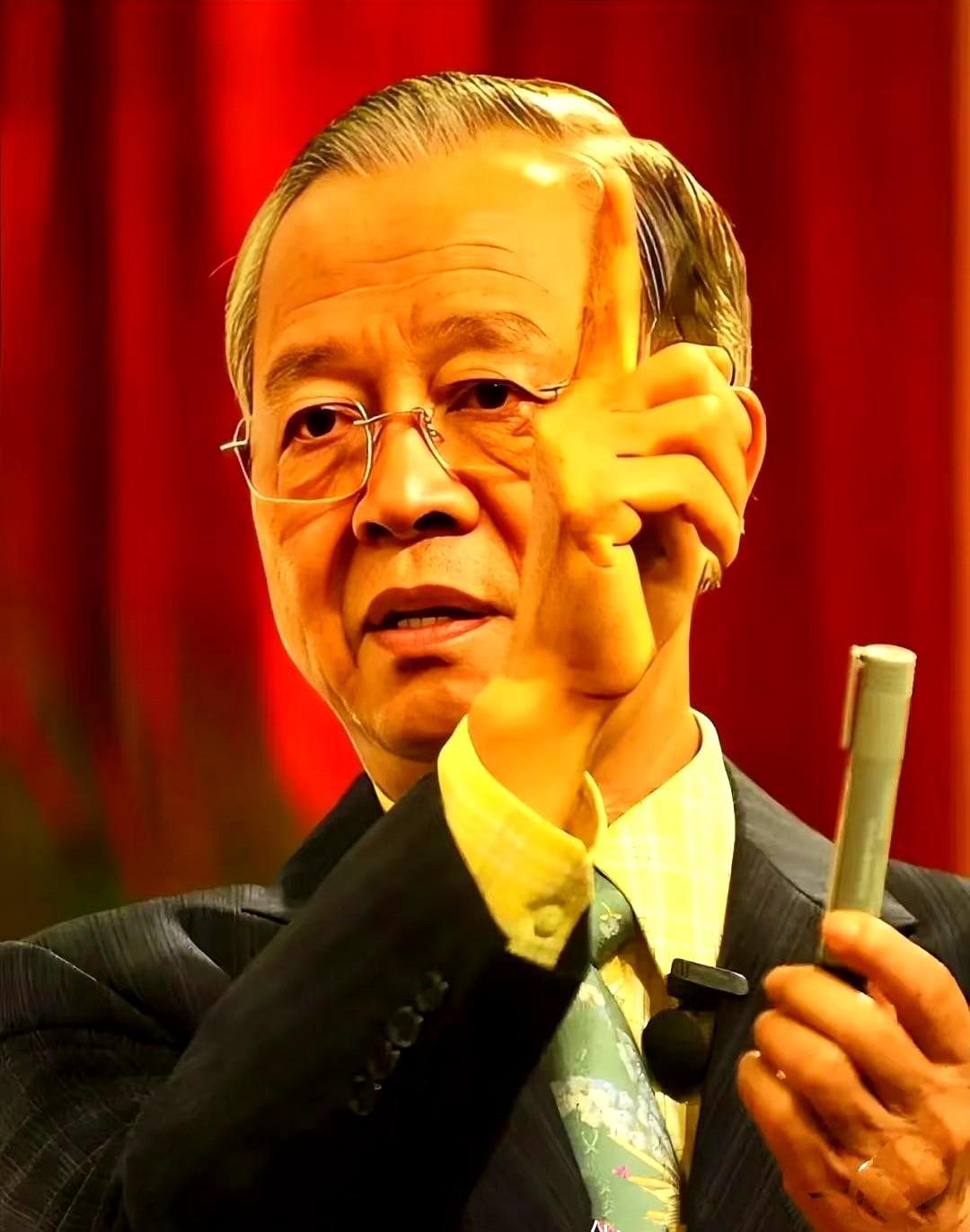 又被曾仕强教授的这段话彻底点醒了：我熬夜给她想出路，她却转头抱怨我多管闲事。