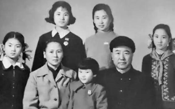 2003年，傅作义之子傅恒在病榻上留下了最终遗言。几十年来，他一直对外痛骂自己的