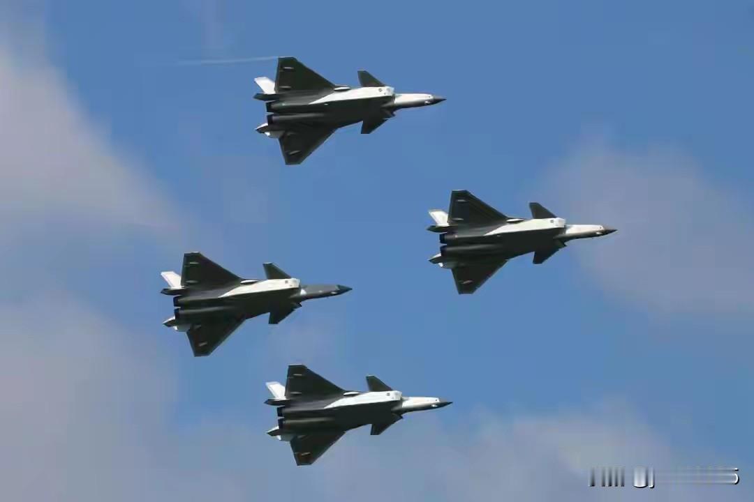 歼-20生产300架就停产是怎么回事？近日，美国一家网站认为，中国的歼-20产