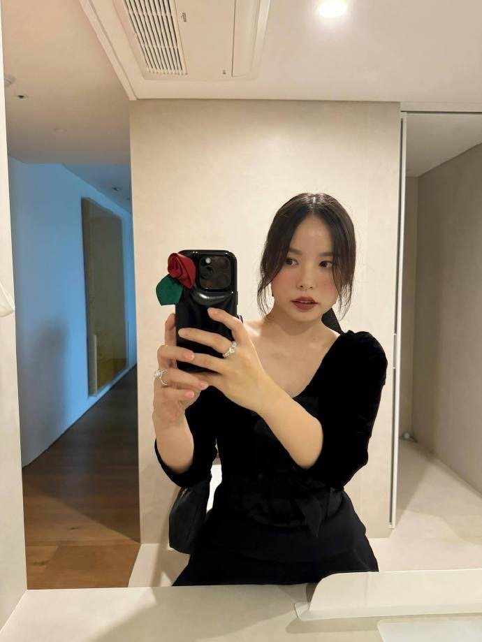 闵孝琳ins更新姐姐还是这么美啊🤩变成妈妈后感觉磁场也变温柔了一些，一定要一