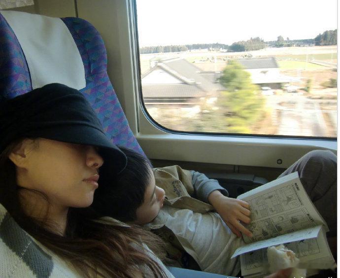 伊能静晒恩利每个时期的背影每个背影都是一个故事，每个瞬间都被用心珍藏，伊能静用