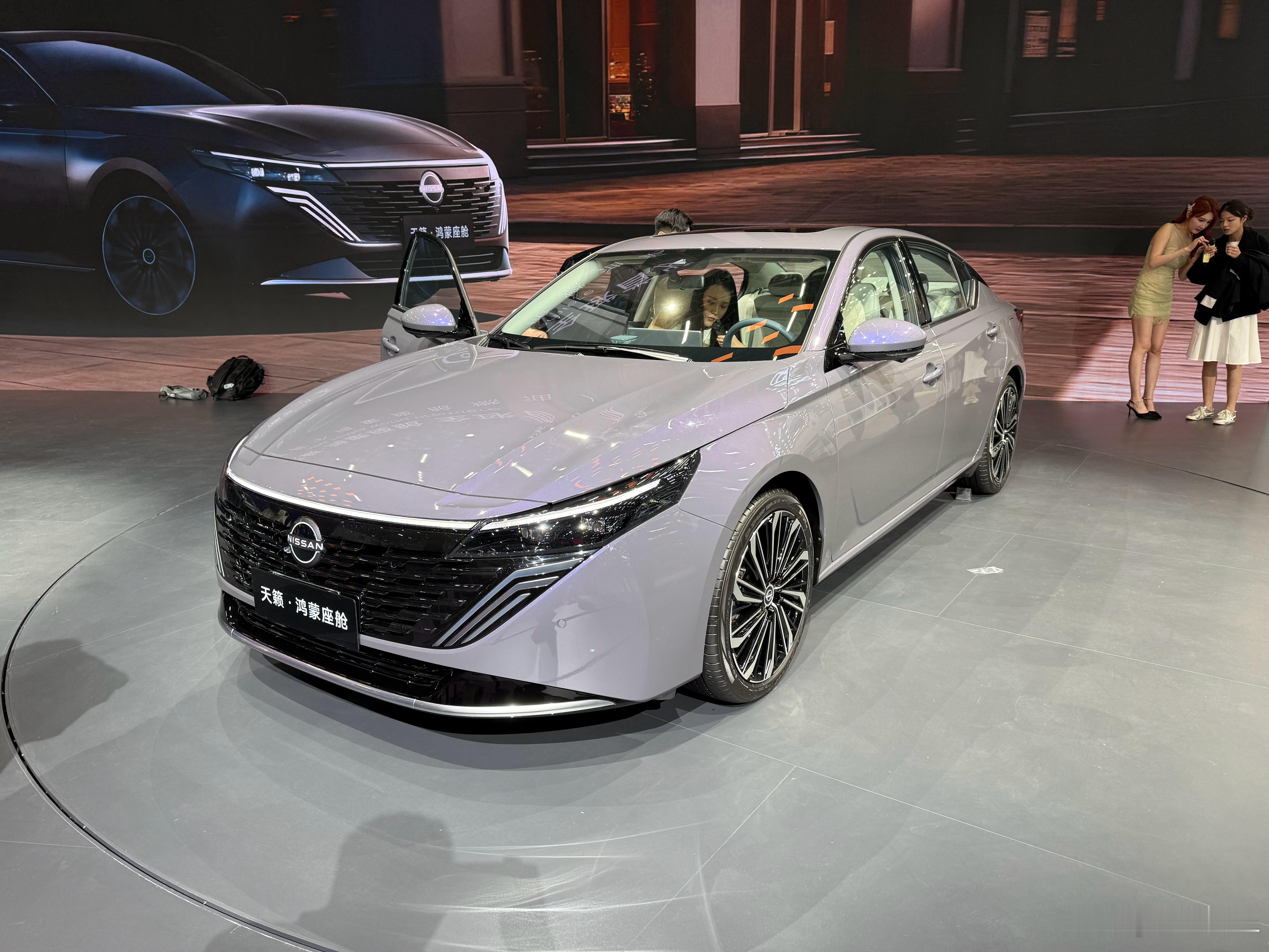 天籁不是什么新车，鸿蒙座舱也不新鲜了，但加在一起卖12.99万，又好像挺有吸引力