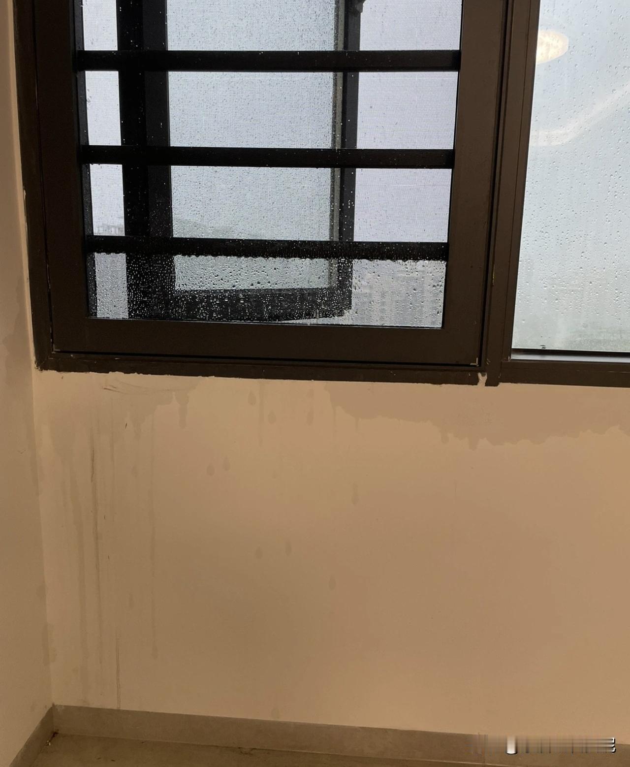 为什么现在大家都不给阳台贴砖了？真不是省钱，是这4个现实原因太扎心！以前装