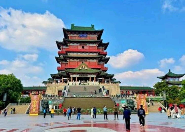 〔江西：滕王阁我来了！〕向往已久的滕王阁终于可以见到了。最近