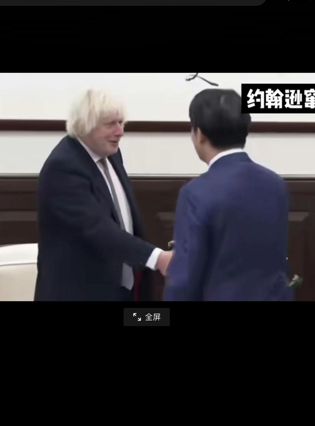 英国这个头型怪怪的前首相约翰逊，在英国没人搭理他，昨天（8月4日）他却窜访到台湾