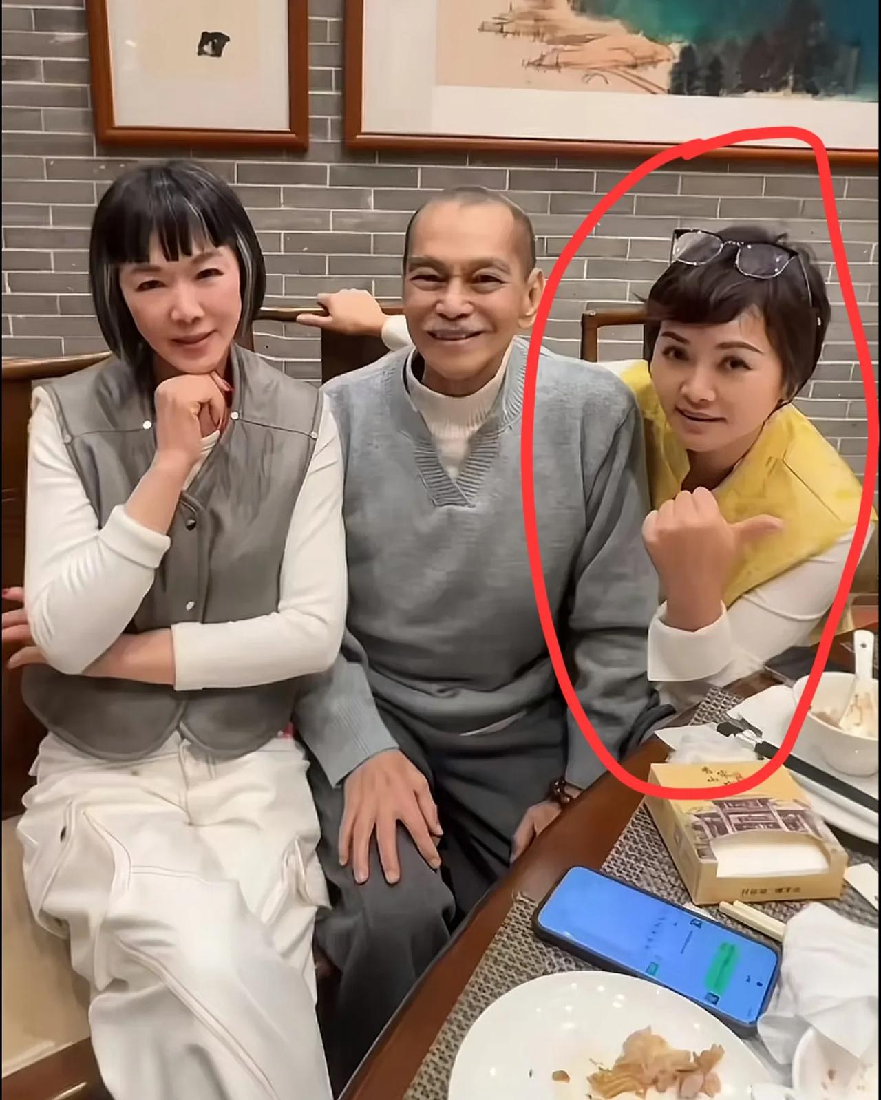 陈观泰小30岁的现任太太，正脸近照曝光了！而且人家的真名，根本不叫汤丽平，而是汤
