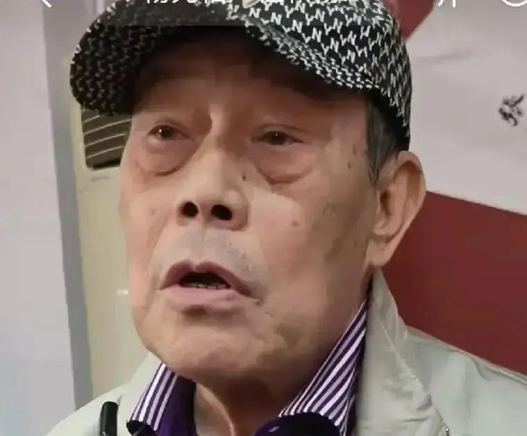 最近天津相声界的杨议一直在网上骂郭德纲，发了三十多条视频，郭德纲那边一声没吭。倒是他哥杨威什么都没做