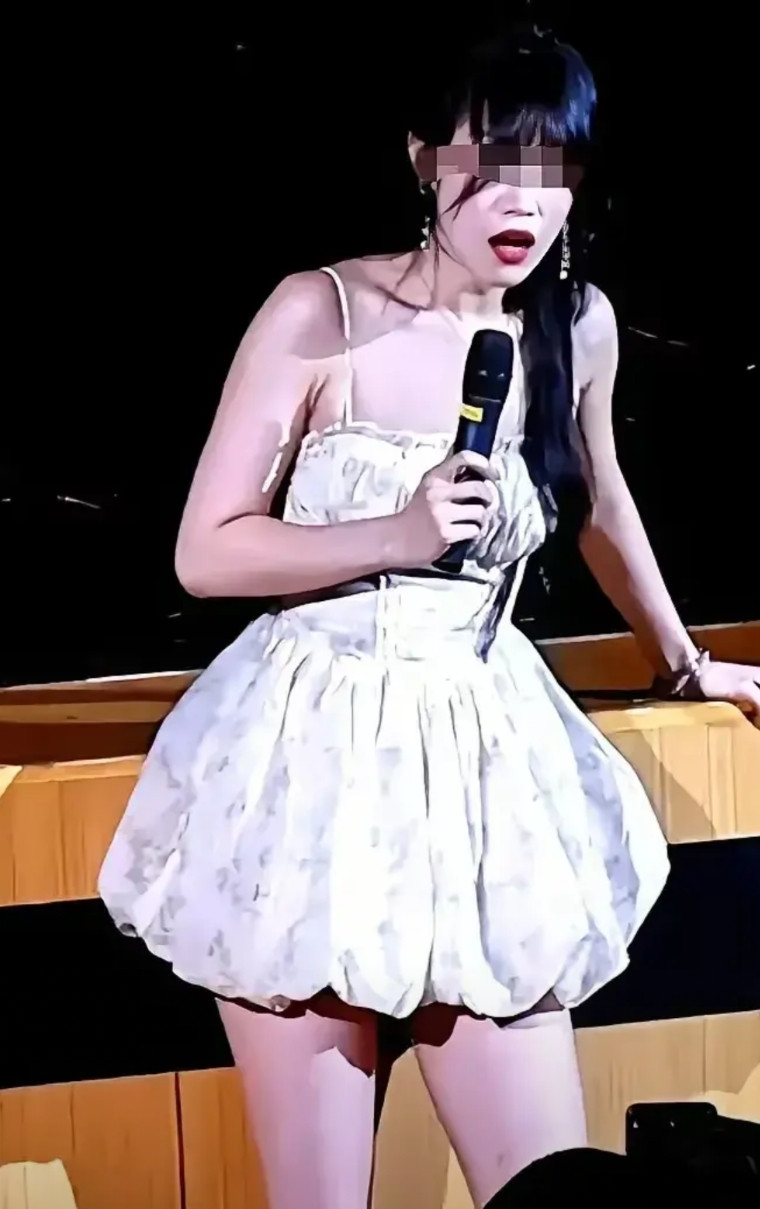 脱口秀演员莹莹尝试着在烟台演出，因为演出是半年前就定好的，自己不想违背承诺。她