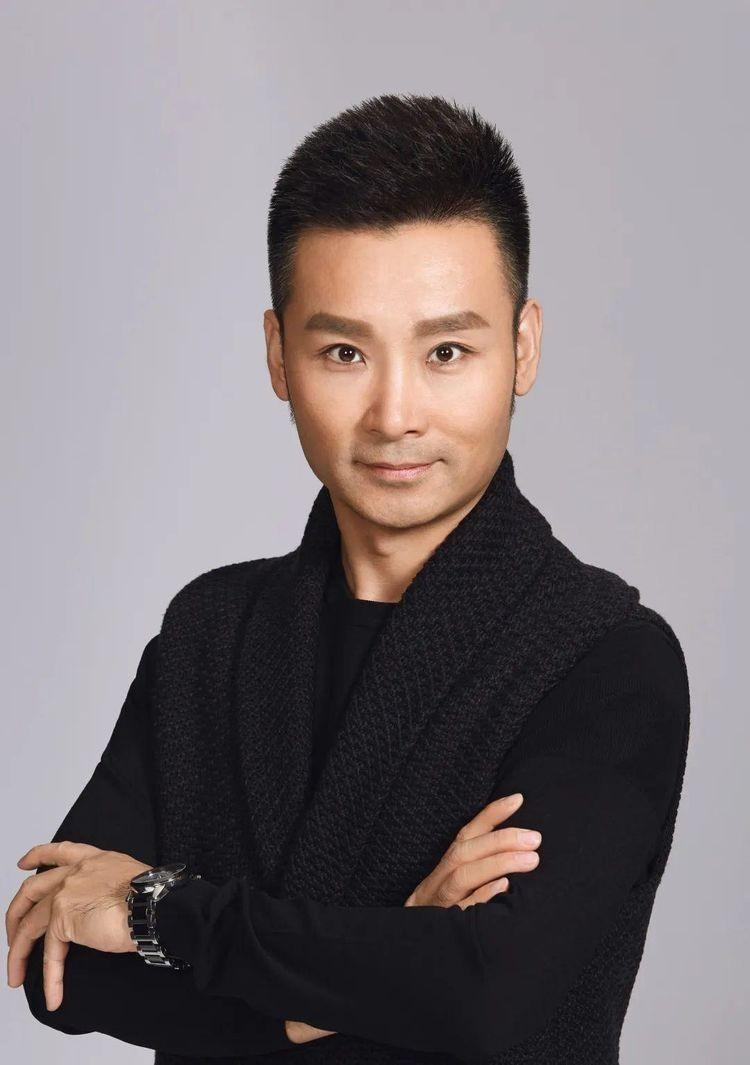 歌唱家刘和刚说：“当年，老师给我介绍了个女孩子，我们第一次见面，是在魏公村的一家