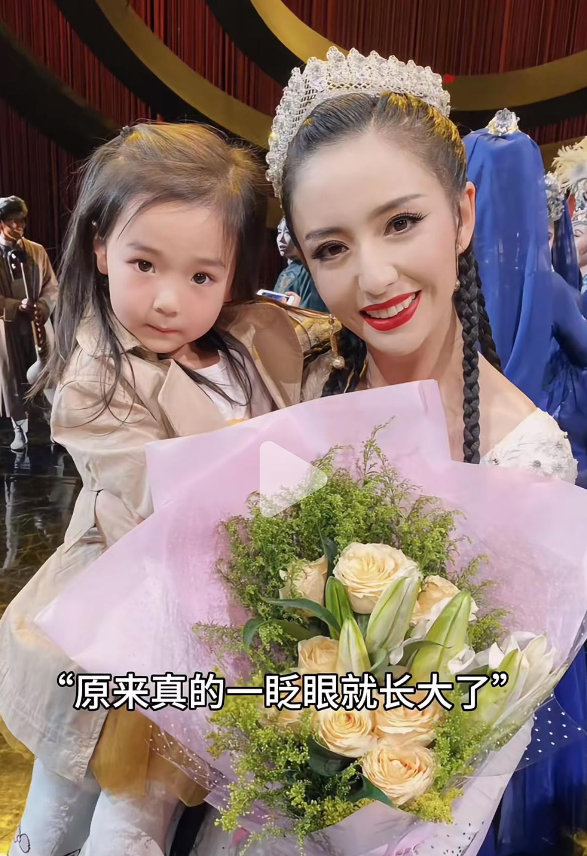 难怪佟丽娅这么亲小酒窝，原来她和董璇约定好，让小酒窝也叫她妈妈；她儿子叫董璇妈妈