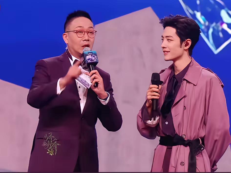 肖战选东方卫视，说到底就一个理：谁真心待他，他就把真心还回去。当年全网风波