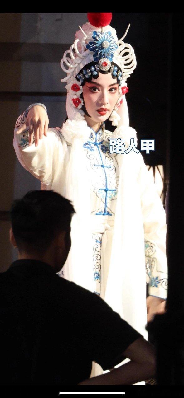 王楚然戏服装王楚然这一秒过火戏服装王楚然你还会唱戏！王楚然​​​​