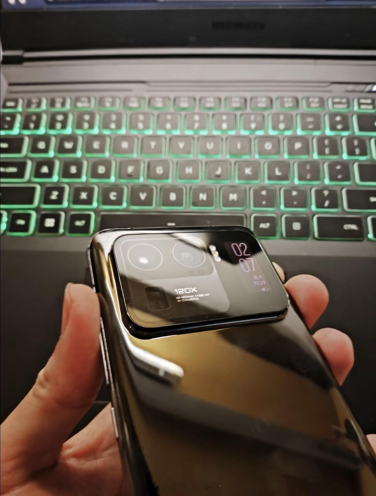 四年了，陪我从发布会惊艳到现在的小米11Ultra。当年这相机模组夸张，现在看