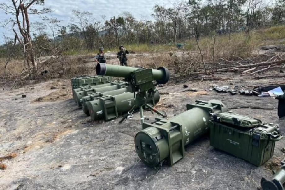 12月17日，新加坡《海峡时报》报道:“泰国军方昨天对媒体称，已缴获柬埔寨装备的