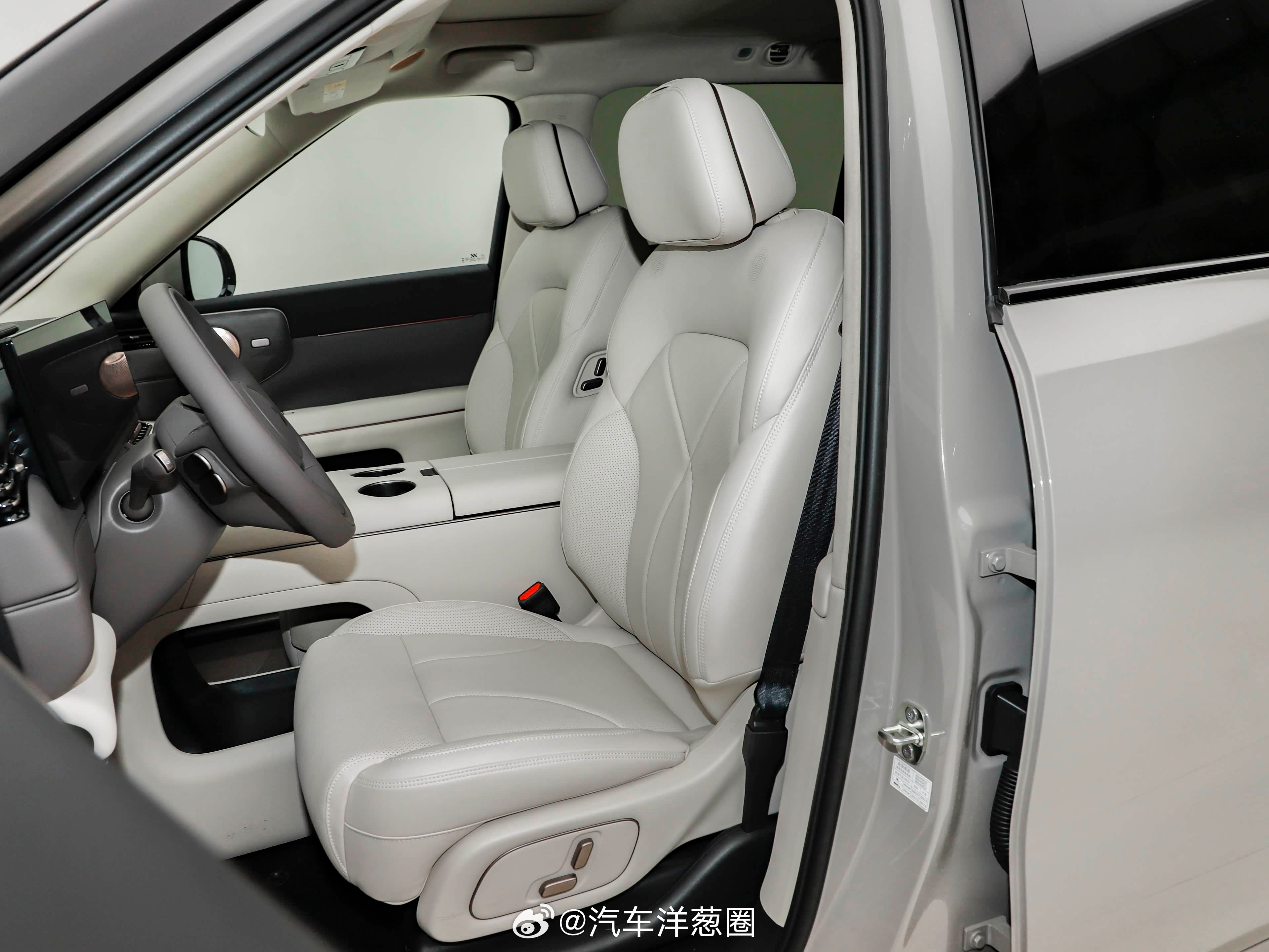 智己LS8开启预售，标配四轮转向+空气悬架预售价27.18万-32.18万元；限