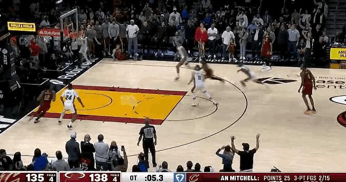 维金斯空接爆扣绝杀骑士！这比赛看的精彩，刺激，剧本都不敢这么演，原本米切尔绝命三