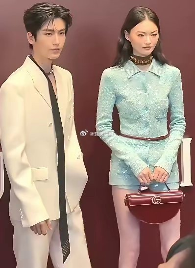 张凌赫——比我高的女人出现了贺聪——比王楚然高的女人出现了贺聪好高啊，不愧是模特