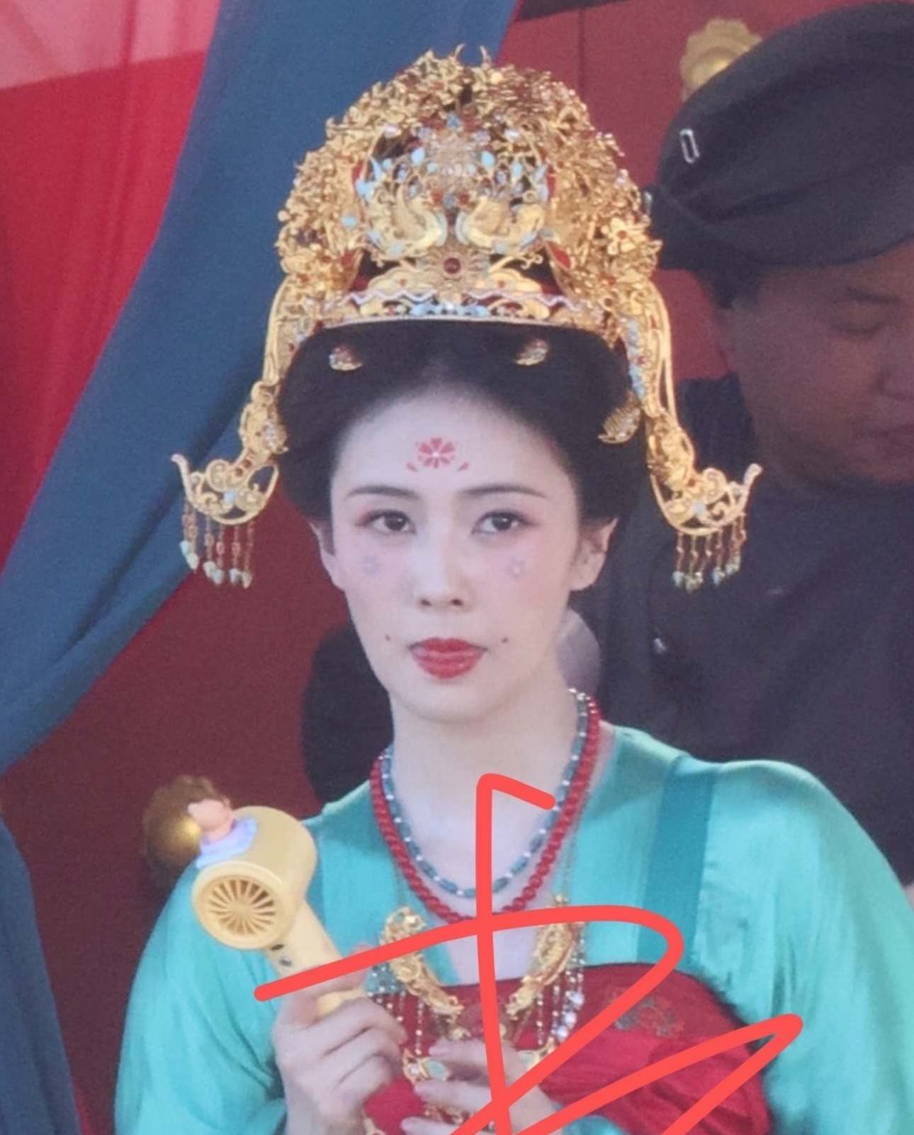 白鹿《莫离》的大婚路透造型，这剧也开始走复原的路了。太平年的朝代和莫离一样，都是