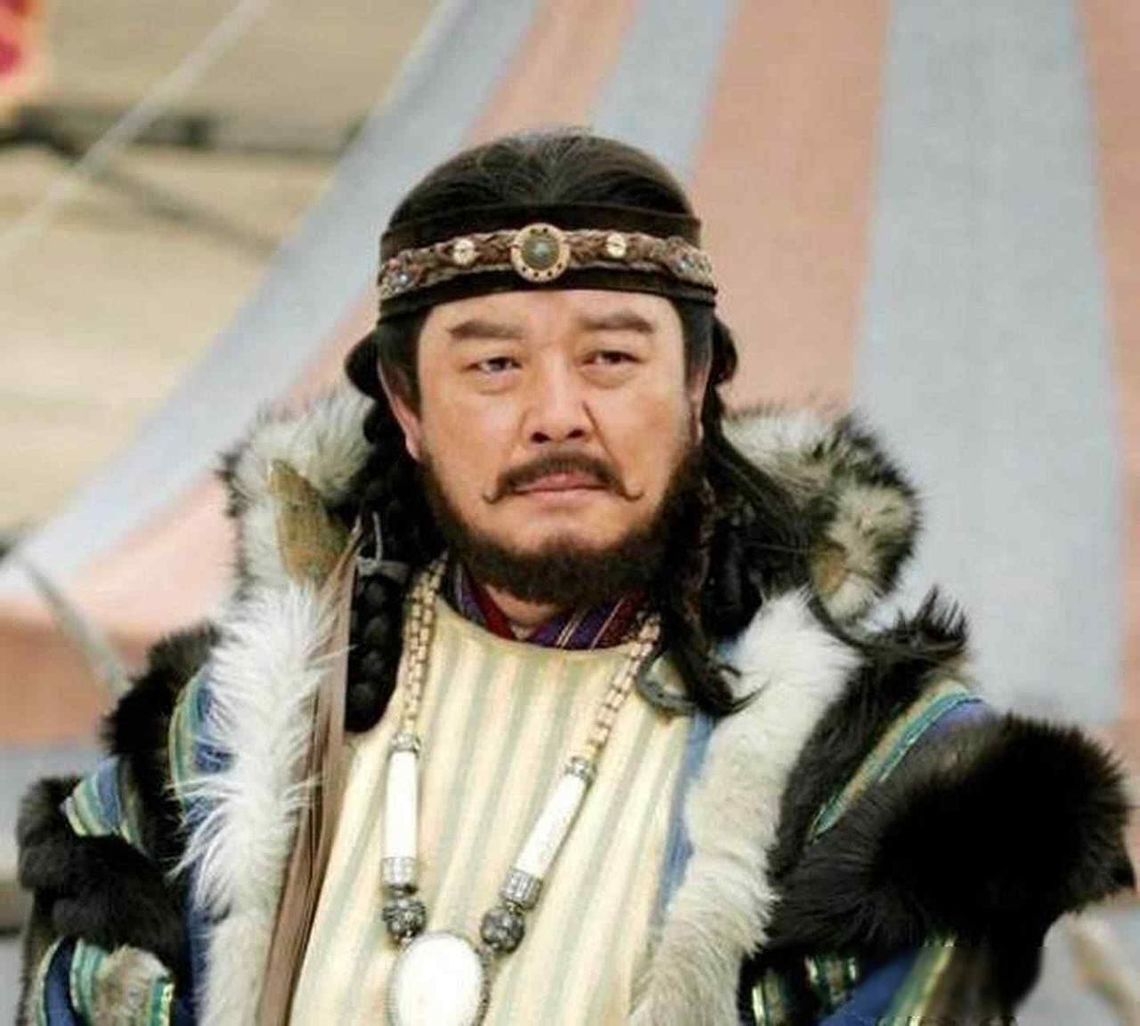 一个男人，儿子劝他投唐，他把儿子关了起来；部下劝他投唐，他把部下杀了；皇帝派人送