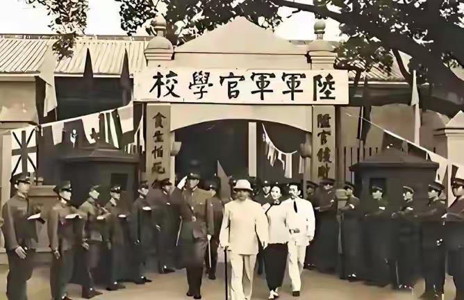 黄埔军校办学时间较短，为何能培养出众多在近代史上具有影响力的军事人才？因为大