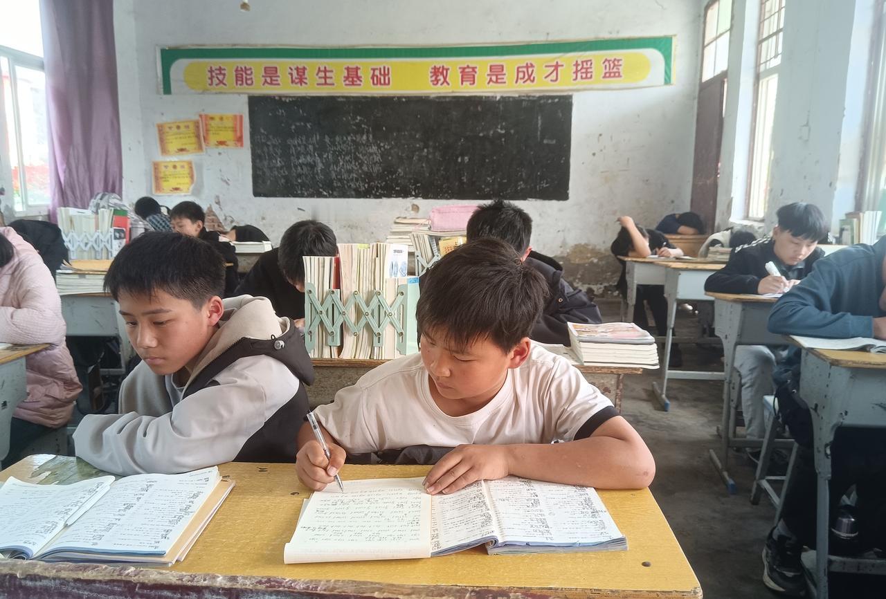 农村学生的状态和思想令人担忧，再这样下去，农村教育一定会崩盘和无可救药的。现在