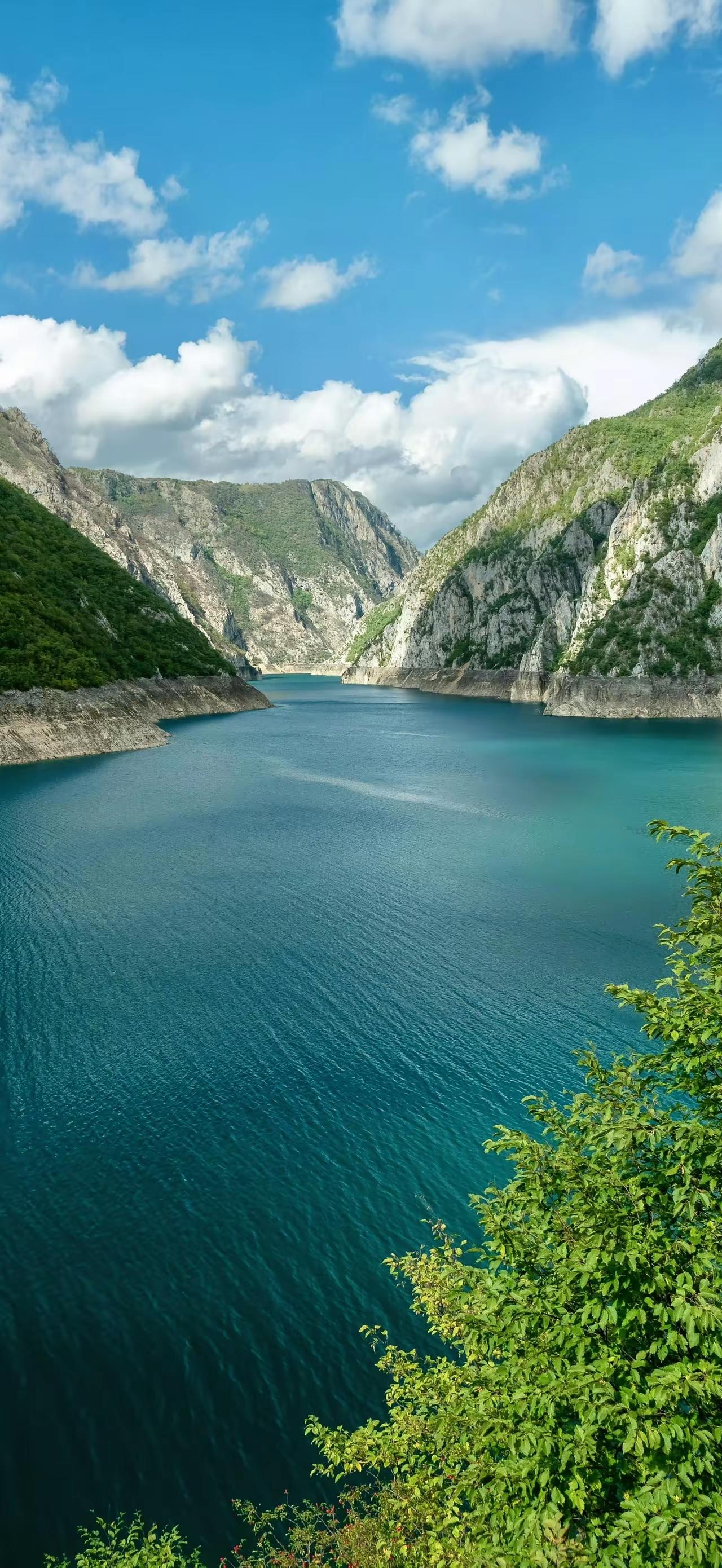 真正厉害的人只做三件事。第一件：锻炼身体。经常运动的人，体内的生态系统犹如一