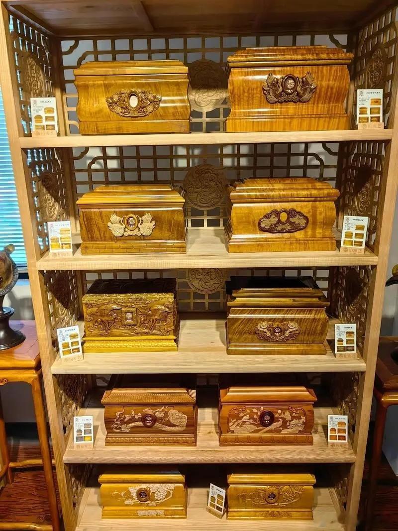 殡葬新规：殡葬三大件是啥？可以私人运营吗？为何不用高价买墓地了？这期讲讲是否平