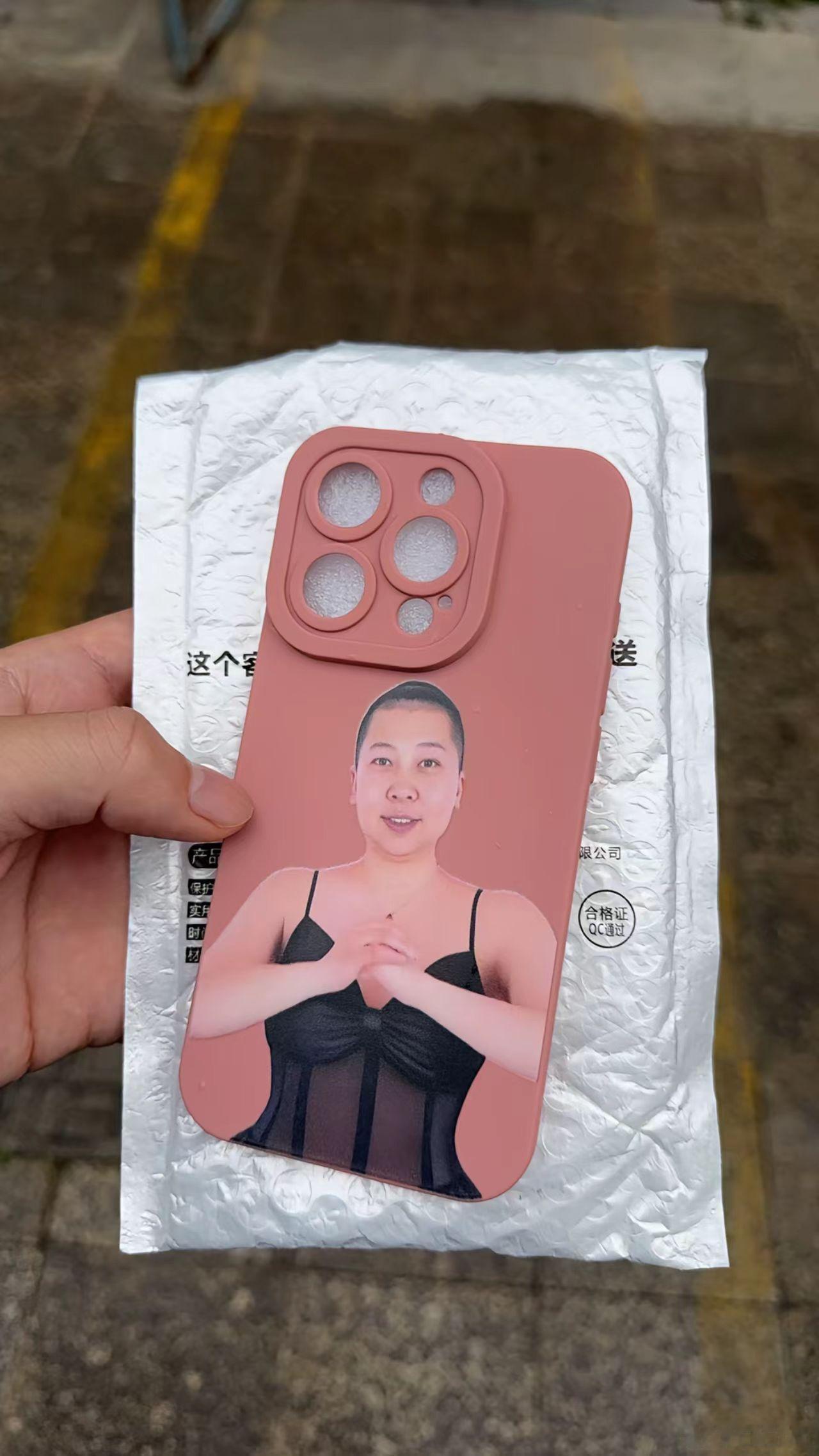 啊(・o・)我的眼睛，它不干净了[笑着哭][笑着哭][笑着哭]这手机壳谁做